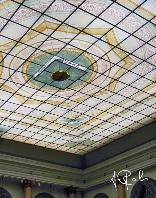 The ceiling with detail of the motorized opening