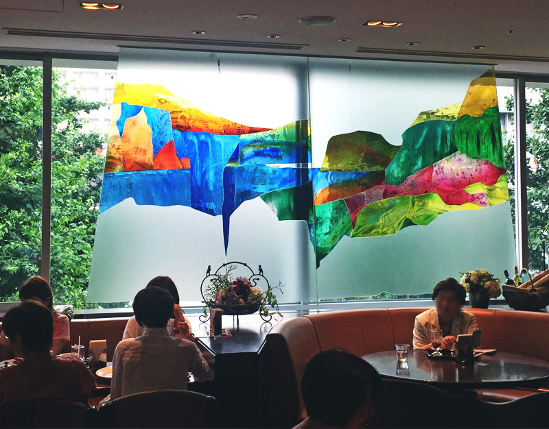 The glass windows made for Aichi Expò 2005 installed in one of Matsuzakaya’s restaurants.