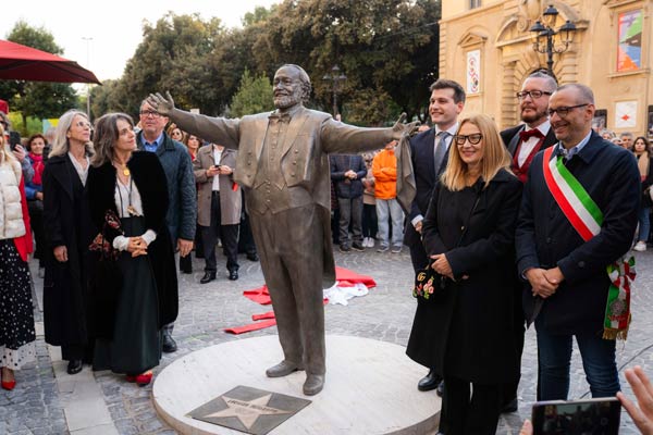 Inaugurazione statua Pavarotti