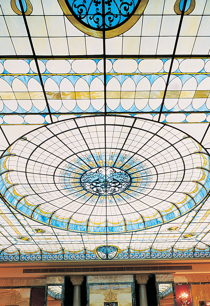 Dettaglio del lucernario in vetro soffiato