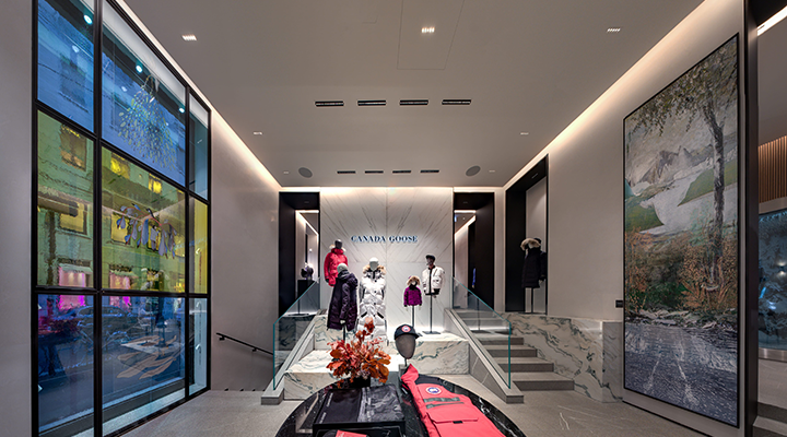 interno del negozio Canada Goose