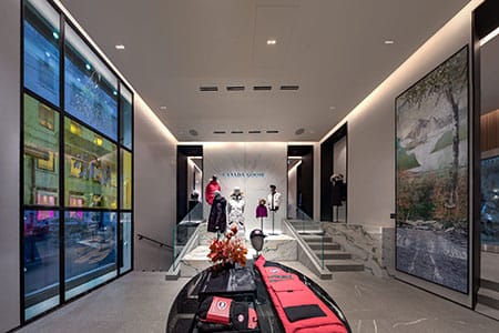 interno dello store canada goose di milano
