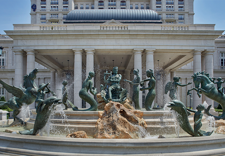 Fontana con sculture in bronzo