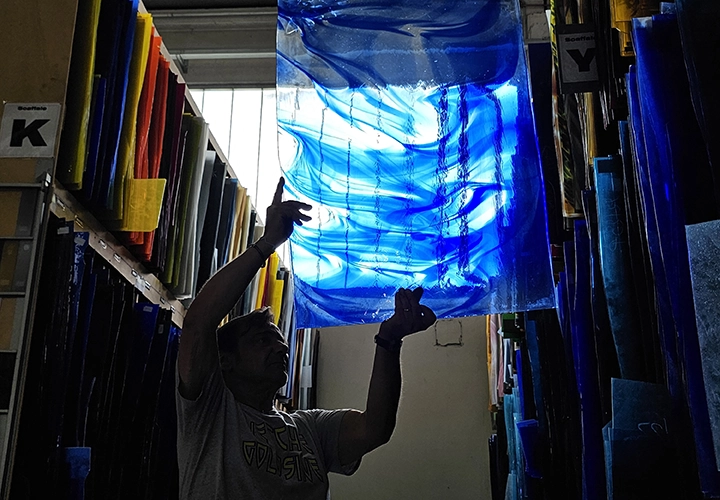 lastra in vetro soffiato colorata