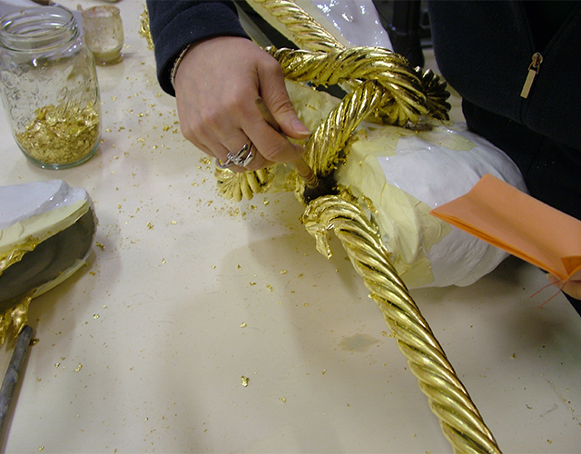 Insegna decorata con foglia oro