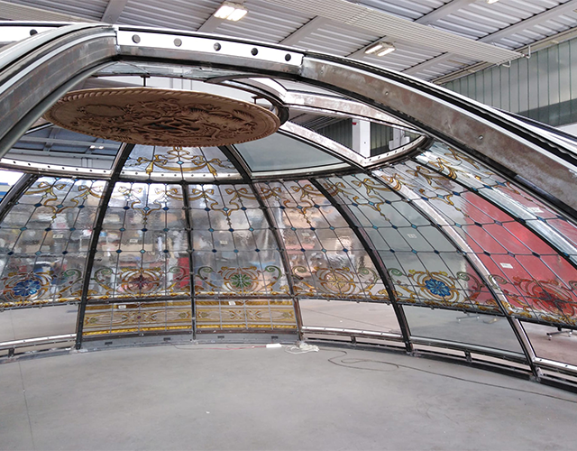 Prove di montaggio della struttura della cupola