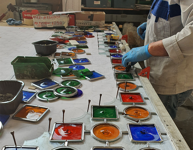 Lavorazione vetrate di Bulgari