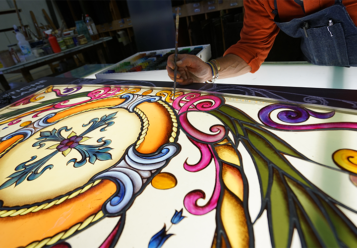 dettaglio di pittura su vetro